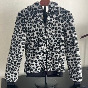 VS PINK NWT Leopard Print Faux Fur Jacket jersey lined